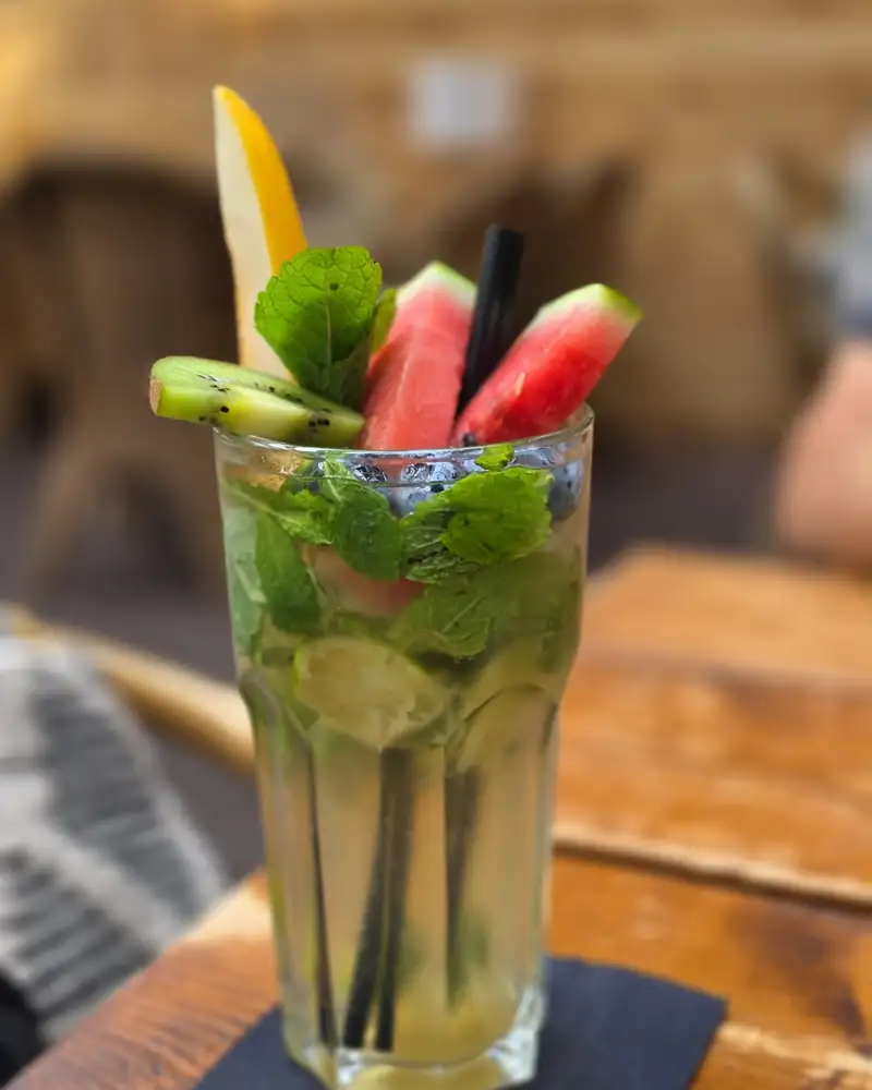 Lemoniada z miętą, limonką i arbuzem